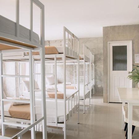 Ban'S Avenue Guesthouse Тау Экстерьер фото