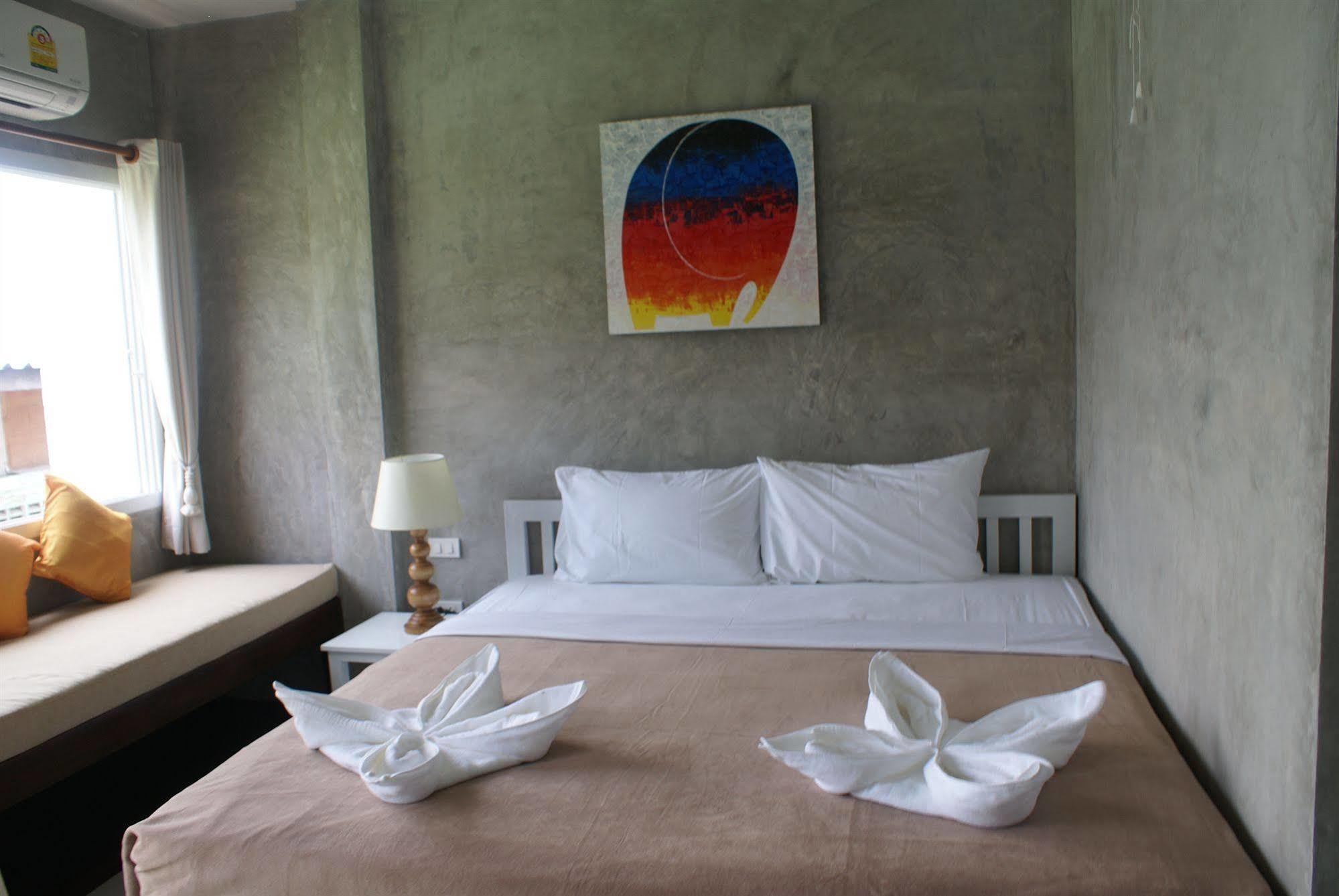 Ban'S Avenue Guesthouse Тау Экстерьер фото