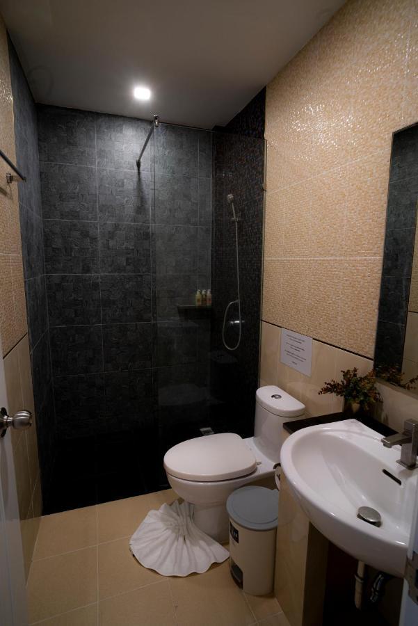 Ban'S Avenue Guesthouse Тау Экстерьер фото
